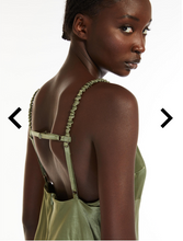 Carica l'immagine nel visualizzatore di Gallery, Abito in raso tecnico "BADEN"