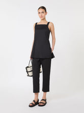 Carica l'immagine nel visualizzatore di Gallery, Pantalone capri in cotone stretch, nero