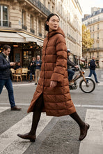 Carica l'immagine nel visualizzatore di Gallery, Imbottito lungo,tela nylon cangiante antigoccia e downproof membranata 2 strati "MMLGENNAIO"
