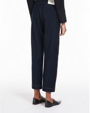 Carica l&#39;immagine nel visualizzatore di Gallery, Pantalone jogging in denim jersey &quot;ADRIA&quot;
