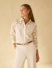 Carica l'immagine nel visualizzatore di Gallery, Camicia in cotone sangallo, avorio
