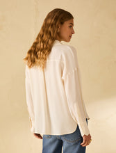 Carica l'immagine nel visualizzatore di Gallery, Blusa in crêpe de Chine, avorio
