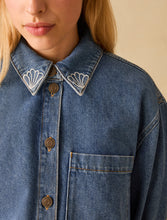Carica l'immagine nel visualizzatore di Gallery, Camicia in denim con ricami, blue jeans
