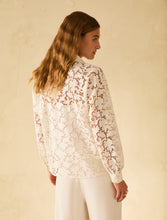Carica l'immagine nel visualizzatore di Gallery, Camicia in cotone sangallo, avorio
