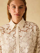 Carica l'immagine nel visualizzatore di Gallery, Camicia in cotone sangallo, avorio
