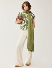 Carica l'immagine nel visualizzatore di Gallery, Blusa in twill di seta, verde
